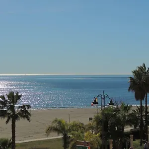 moderno-atico-de-playa-frente-al-mar-puerto-marina.es-andalucia.com/