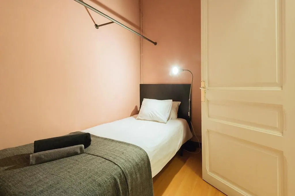 The Vintage Rentals Barcelona Apartment