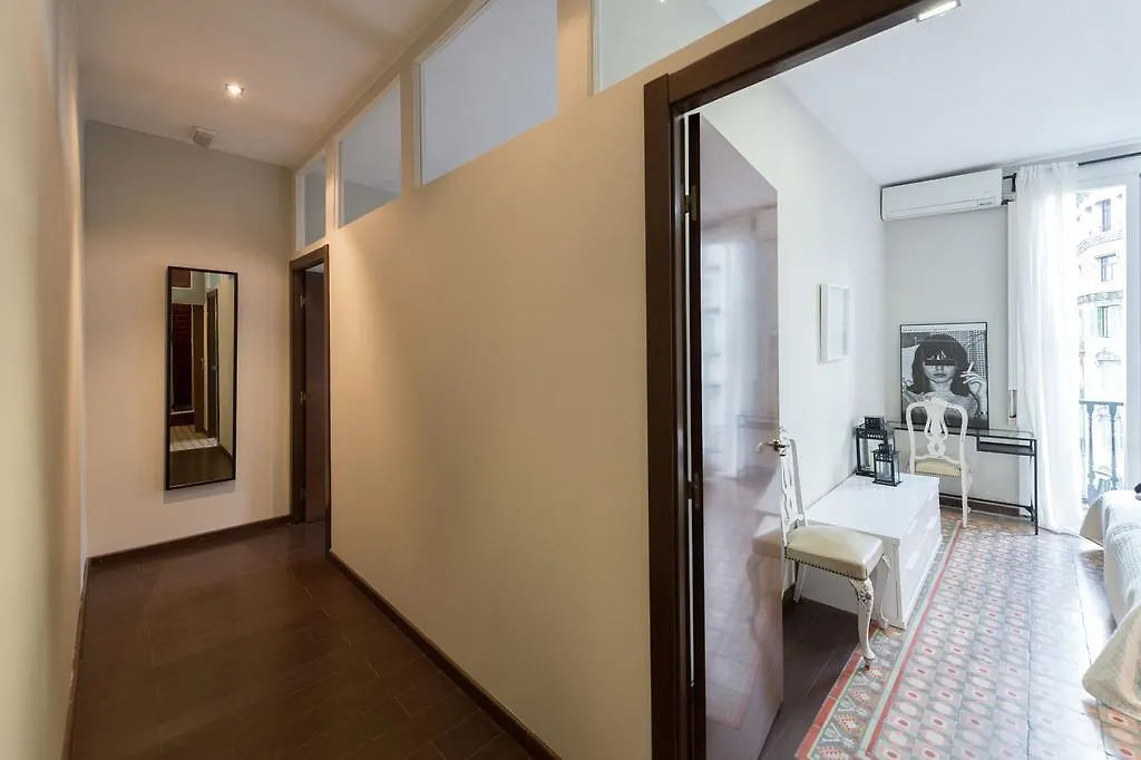 The Vintage Rentals Barcelona Apartment