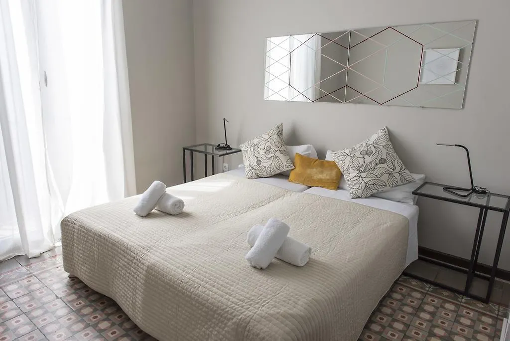 The Vintage Rentals Barcelona Apartment